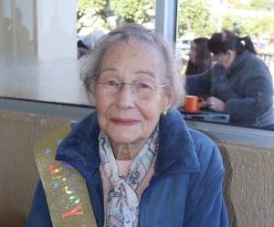 Fikse Minnie vier 100 jaar! Sy kook en oefen steeds
