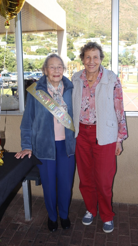Minnie Fourie met dogter Amanda Engelbrecht by die viering