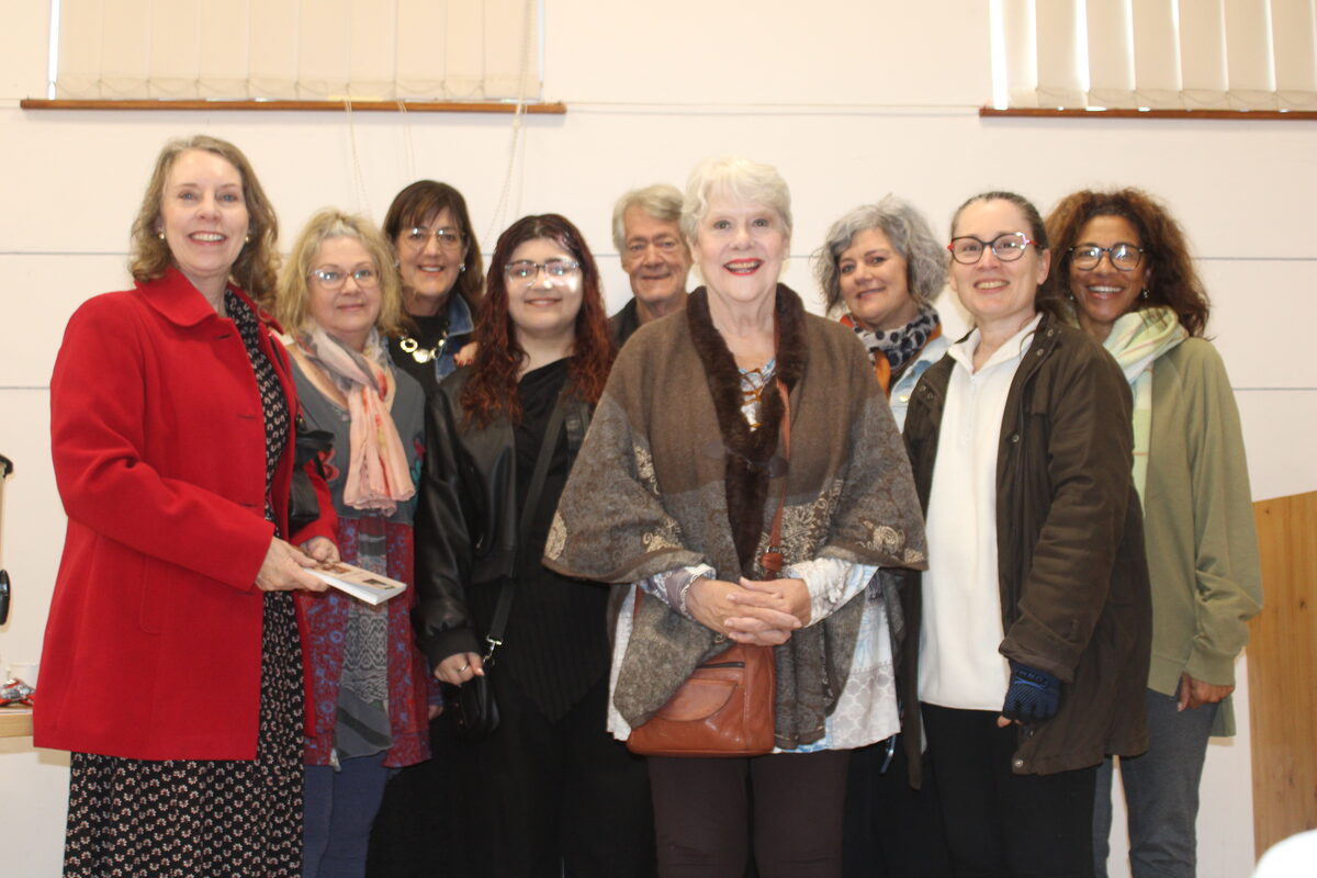 Martia Heunis het Woensdag 24 Junie haar boek My moskombersie-mense by die Somerset-Wes-biblioteek bekendgestel. 