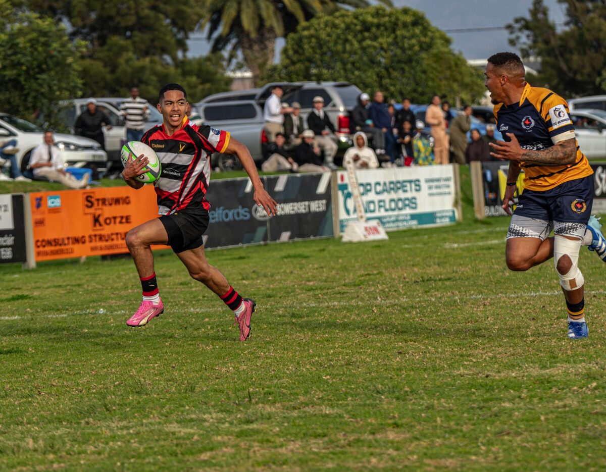 Jayden Daniels on a power run down the touchline for Helderberg Rugby Club. Photo: RM Visuals