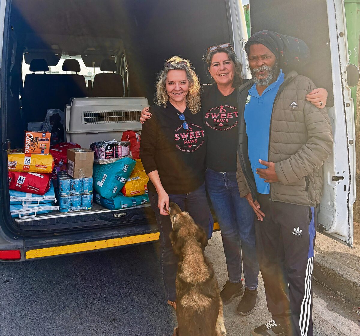 Montego Pet Nutrition donated nearly 300 kg of pet food to Sweet Paws Rescue and Helderberg community members.