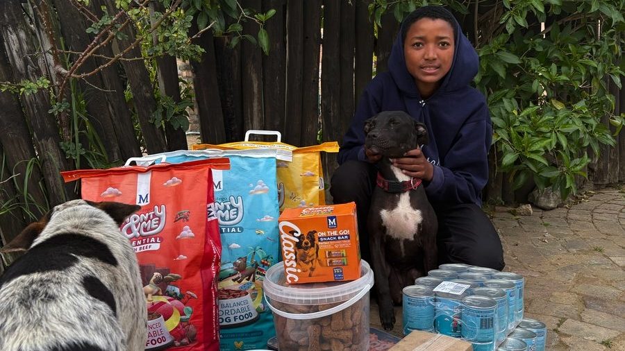 Montego Pet Nutrition donated nearly 300 kg of pet food to Sweet Paws Rescue and Helderberg community members.