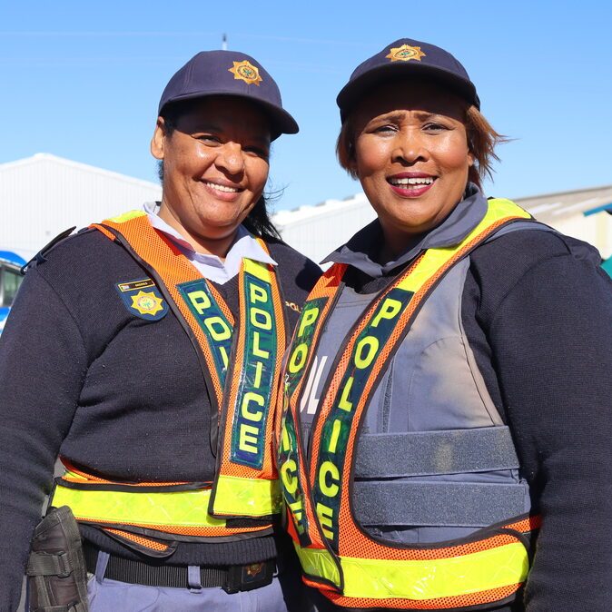 Warrant Officers Zelda Andries and Shata Koegelenberg at N2 roadblock