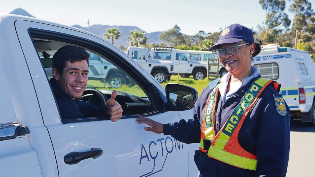Motorist Jonathan Botha gives thumbs up after Sgt Charnette Fortuin explained the GBV awareness roadblock