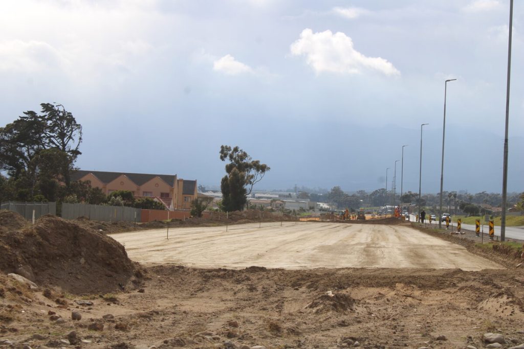 A R373,75 million upgrade is underway along the MR108 (Sir Lowry's Pass Road) in Gordon's Bay by the Western Cape government.