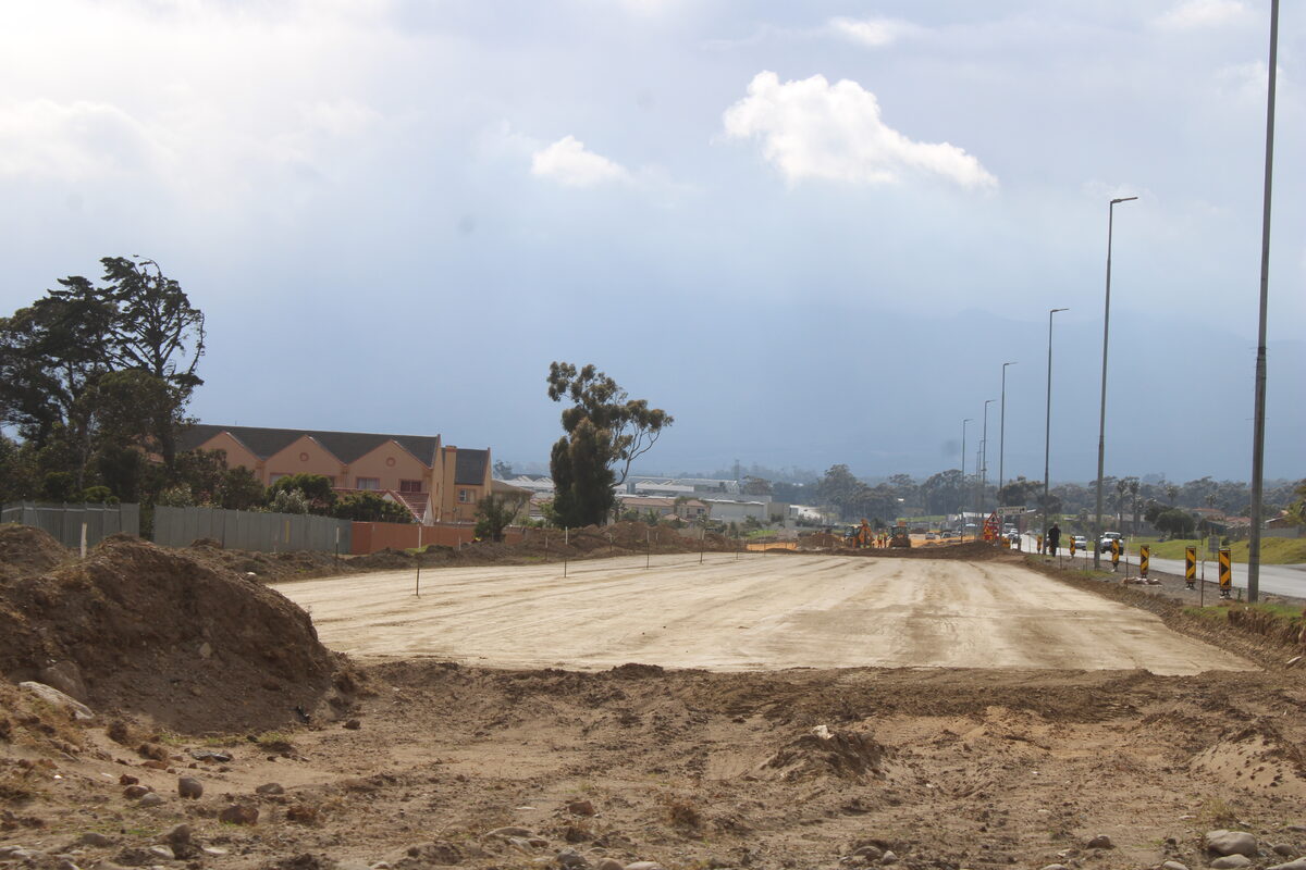 A R373,75 million upgrade is underway along the MR108 (Sir Lowry's Pass Road) in Gordon's Bay by the Western Cape government.