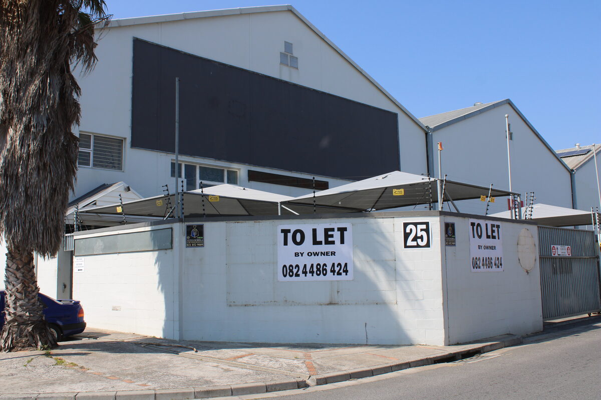 All signage has been removed from the building which once housed Alf Duncan Auctioneers in Mynhardt Street in Gants Centre. The building owner is now looking for new tenants. Photo: Yaseen Gaffar