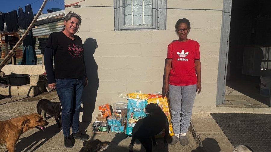 Montego Pet Nutrition donated nearly 300 kg of pet food to Sweet Paws Rescue and Helderberg community members.