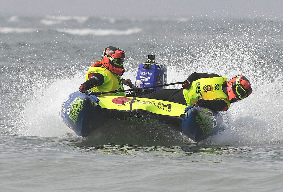 Pilot Franco Cilliers and  co-pilot Roelof du Plessis (Stock class) with a maneuver on the water during the International Inflatable Series at Strand beach.. Photos: Peter Bee