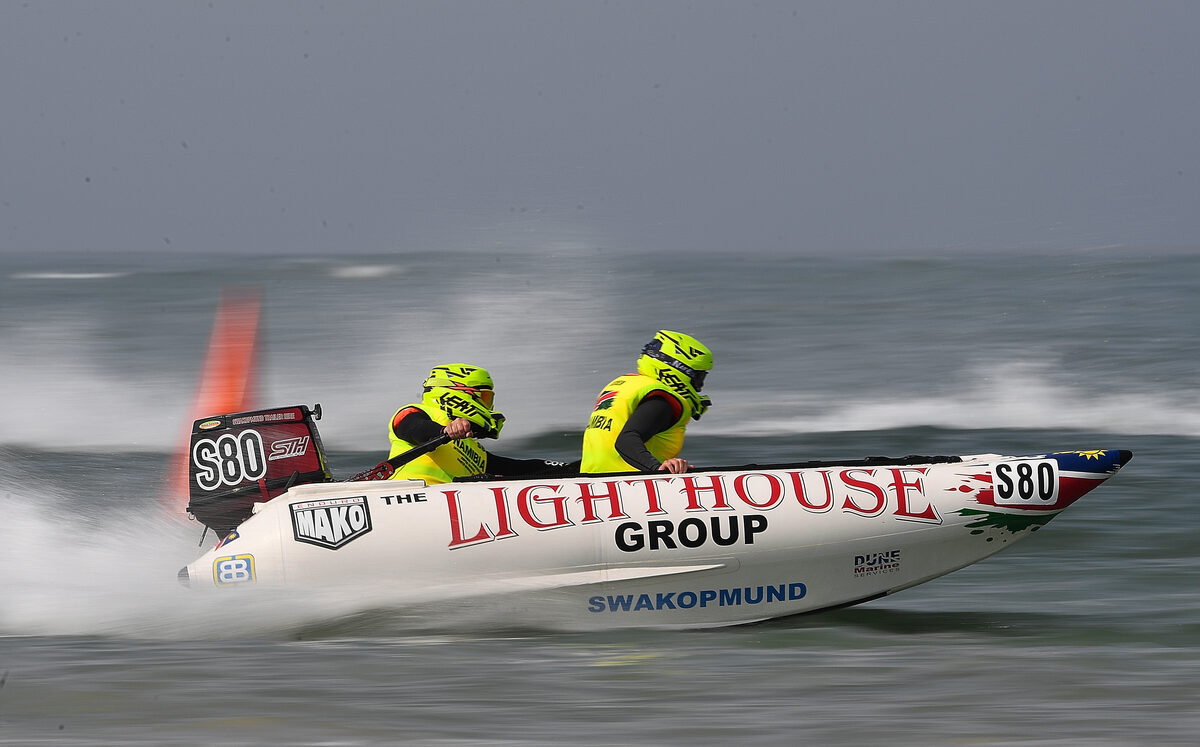 Pilot DeWet Du Plessis and co-pilot Chris Bekker of team S80.