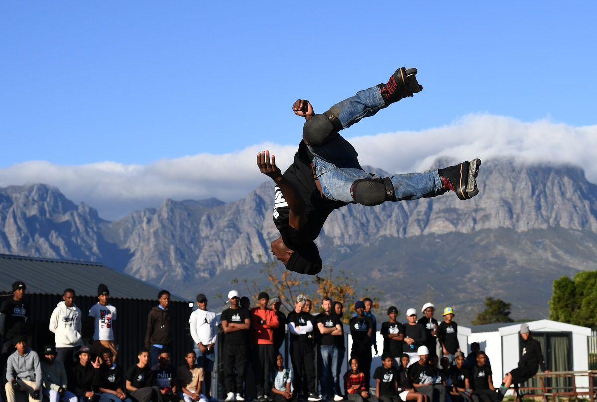 Catching major air at Radloff Park's Inspired2Become Skatepark in Somerset West, renowned Zimbabwean inline skater and Cape Town community builder Prechard "Preech" Changadzo puts on an unforgettable show on Saturday (29 August). Photo: Peter Bee