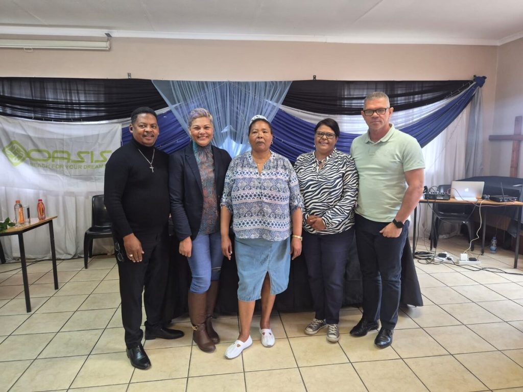 Denver Oliphant, Melony Oliphant, Gertruida Hendricks, Chantal Cerfontein en Nico Beukes.