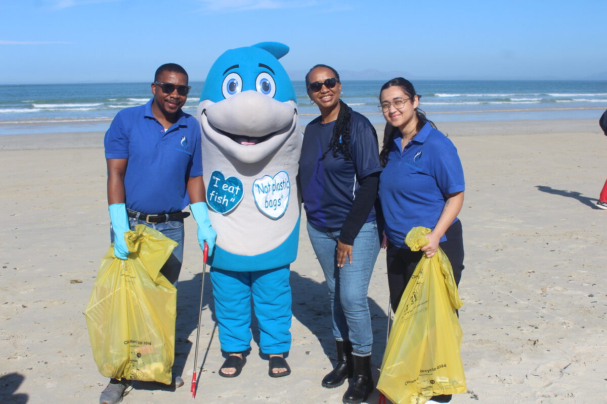 Strand beach clean 