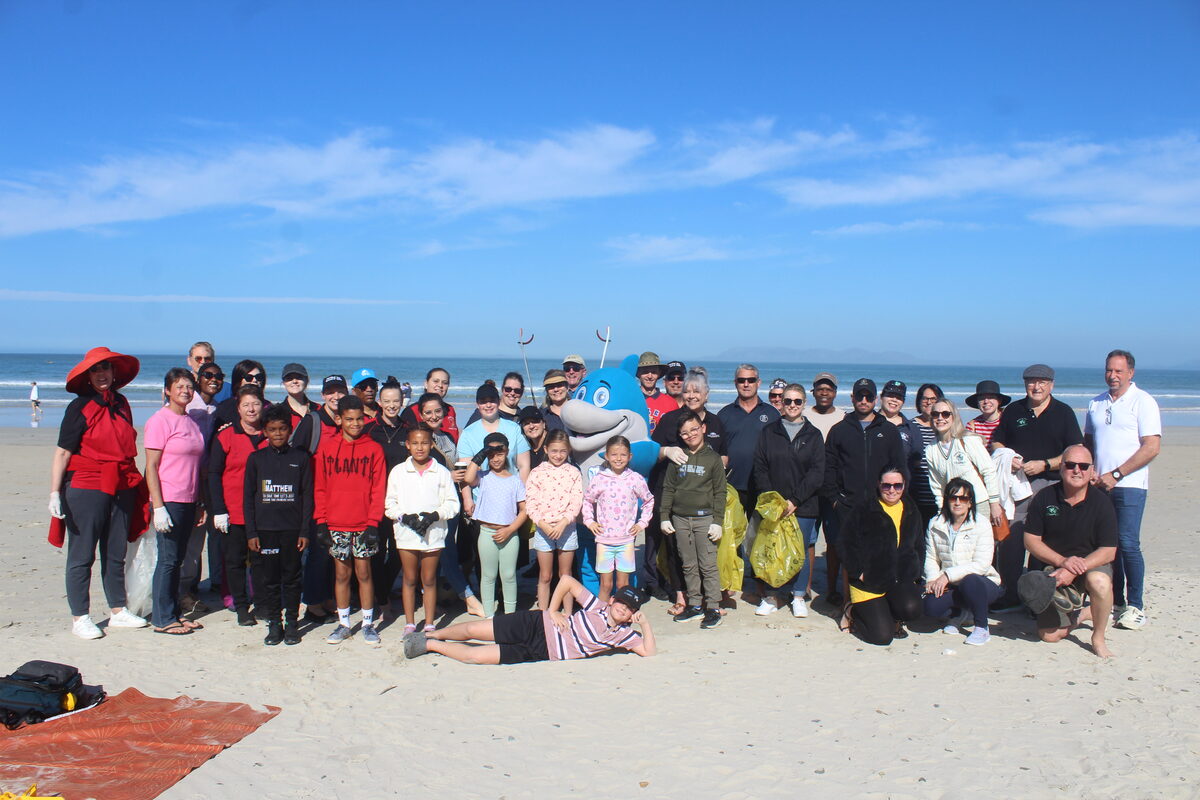 Strand beach clean 