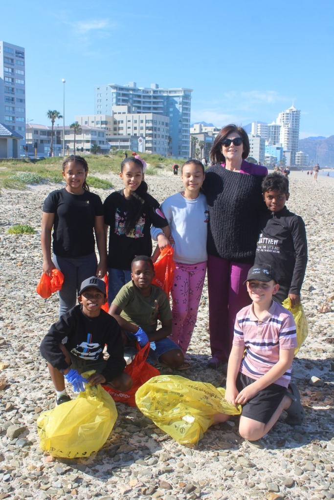 Strand beach clean