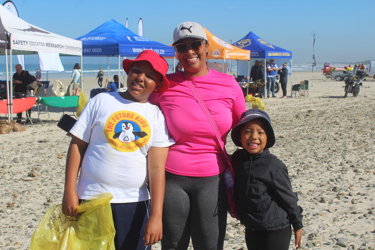Strand beach clean 