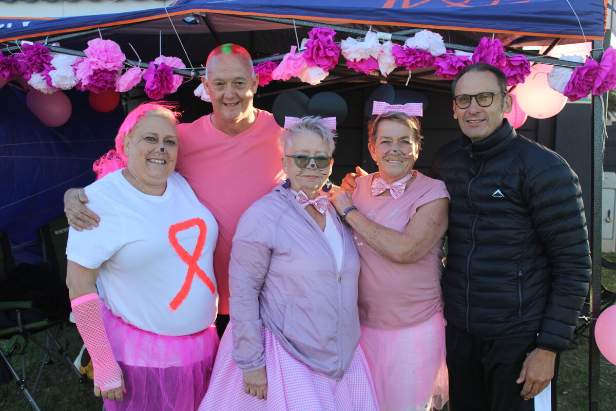 Full of smiles were Driena Hoffman, Andries Dippenaar, Hanlie Stander, Melinda Victor and Henry Jorden.