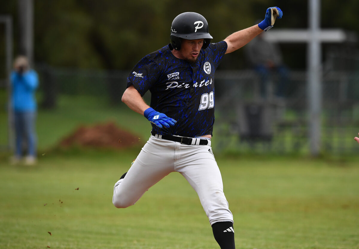 Devan Rolfe of Helderberg Pirates with his trademark quick running between bases.