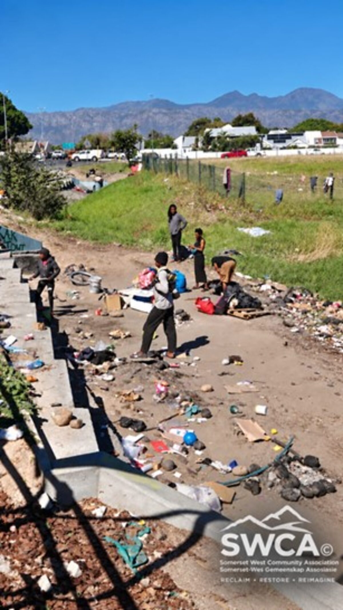 The affected river section has suffered from continuous neglect, vandalism, and unlawful occupation since 2010.