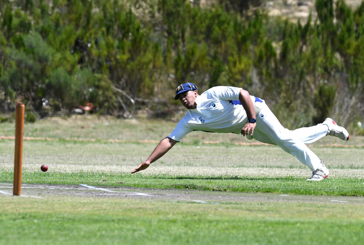 SWCC Skipper Jason-lee Josephs attempts a quick run out.