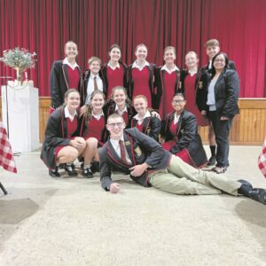 Leerders glad met die tong by gala