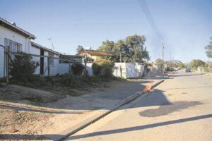 ’n Ma noodlottig getref deur dwaalkoeël