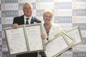 Skole vereer vir hul harde werk