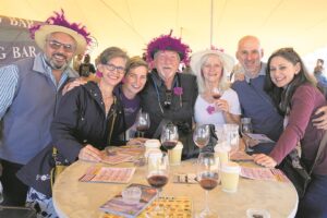 Kuier by fees van wyn en biltong