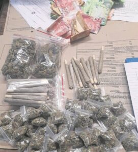 Polisie voer klopjag met welslae uit