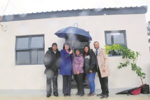 19 kry huise ná 30 jaar