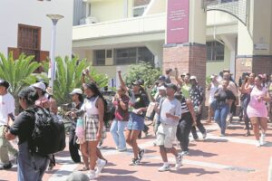 Studente betoog oor toegang, skuld en verblyf