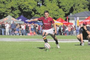 Leer by kenners hoe om deur pale te skop