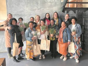 WOW bemagtig en bederf groep plaaslike vroue