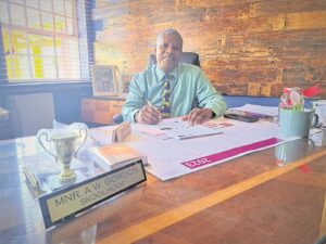 Nuwe hoof het groot planne