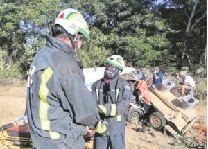 Twee bakkies bots op R44