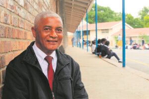 Skoolhoof tree ná 30 jaar by JJ Rhode af