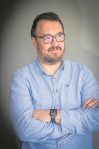 Skakelman groet skool