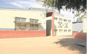 Skool bars uit sy nate