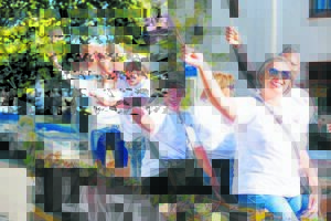 Vier die oes met parade deur Eikestad se strate