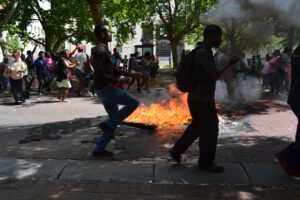 Werkers betoog by US – foto’s