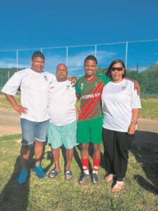 SPORT: Klapmuts-sokkerspeler mik hoog, op pad na Spanje