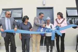 Nog 10 huise van Vlottenburg/Longlands-behuisingsprojek oorhandig