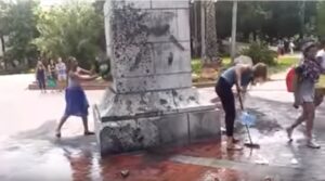 Sewe Maties ondersoek vir vandalisme