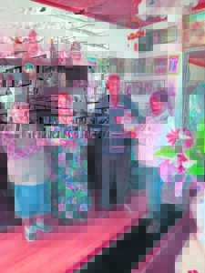 Seniors help steek vir steek koue klop