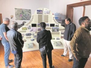 Klein nedersettings vergader om oor toekoms te besin