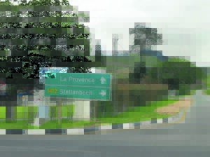 Spelfout op pleknaambord laat motoriste se oë rek