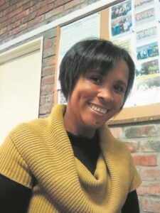 Ma van drie wil ander hoop gee met digbundel