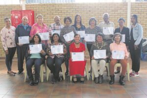 Bejaardes van Pniël leer oor rekenaartegnologie