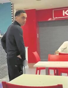 Neelsie-urineerder glo messteker van Kylemore