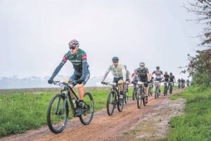 Heyns traverses difficult conditions to end on top